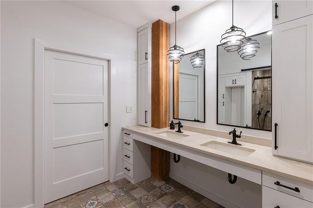 210 W 5TH Street 203, Kansas City, MO 64105