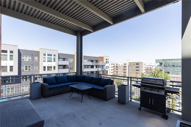 210 W 5TH Street 203, Kansas City, MO 64105