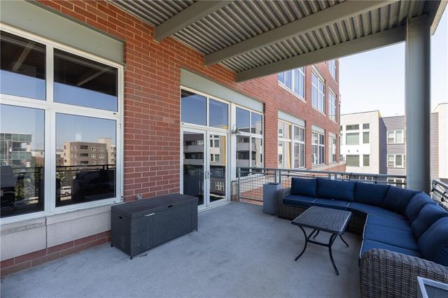 210 W 5TH Street 203, Kansas City, MO 64105