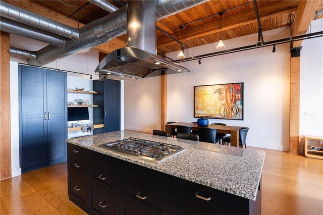 210 W 5TH Street 203, Kansas City, MO 64105