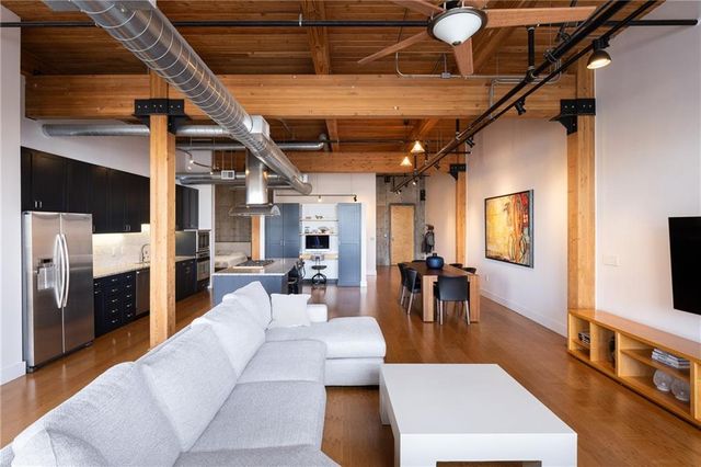 210 W 5TH Street 203, Kansas City, MO 64105