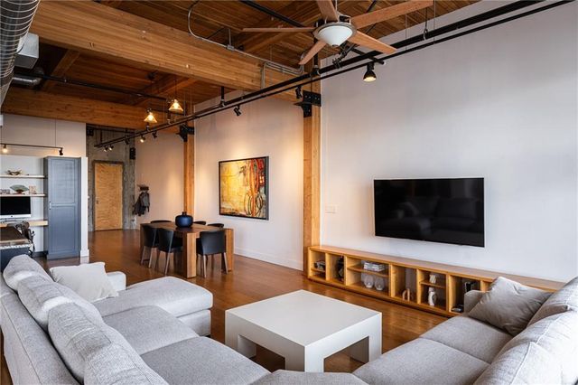 210 W 5TH Street 203, Kansas City, MO 64105