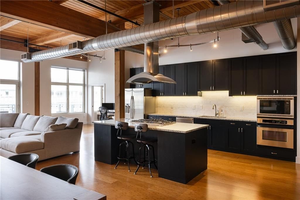 210 W 5TH Street 203, Kansas City, MO 64105