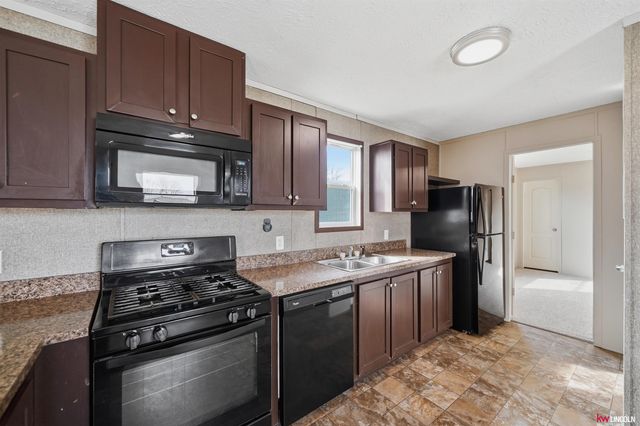 3709 NW Ebony Court, Lincoln, NE 68521