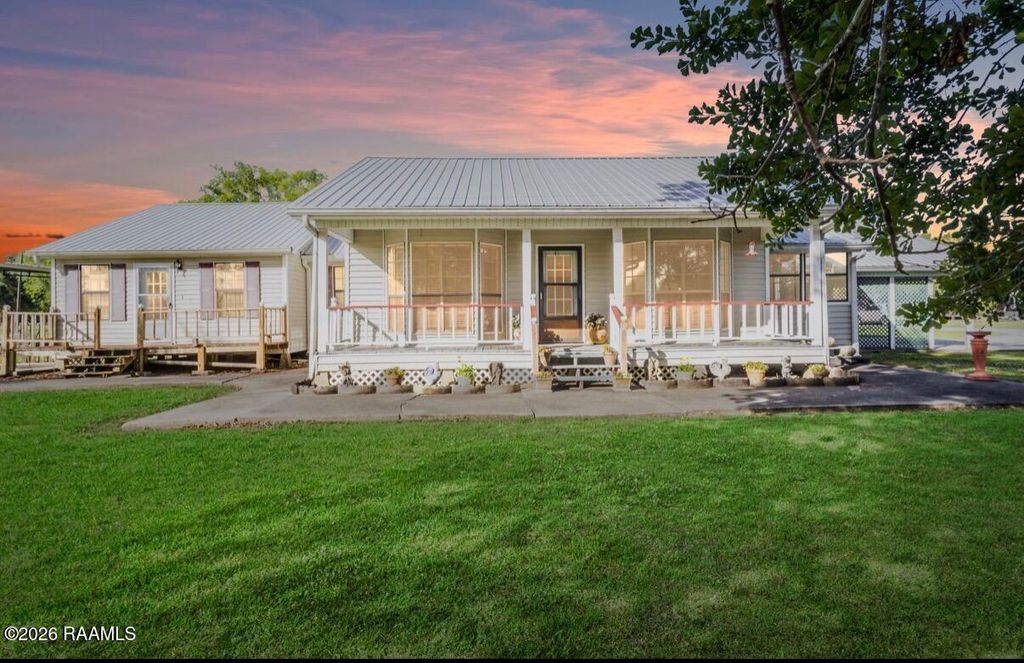 1007 Dautreuil Lane, St. Martinville, LA 70582