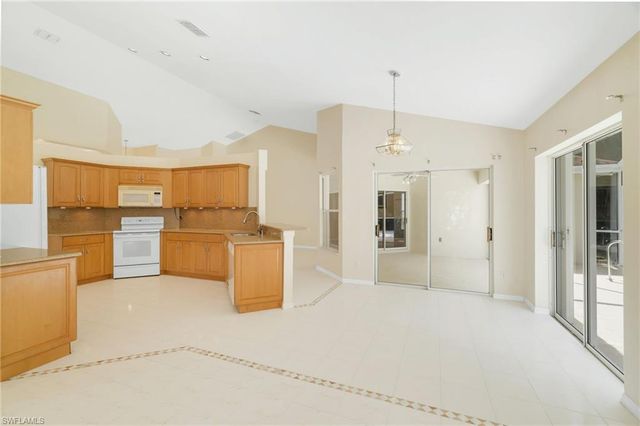2053 Crown Pointe BLVD, Naples, FL 34112