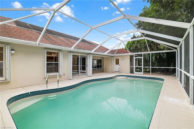 2053 Crown Pointe BLVD, Naples, FL 34112