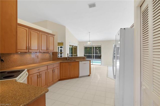 2053 Crown Pointe BLVD, Naples, FL 34112