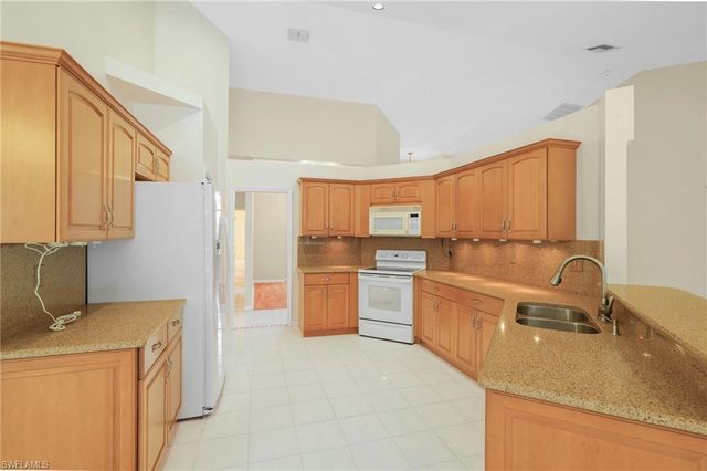 2053 Crown Pointe BLVD, Naples, FL 34112