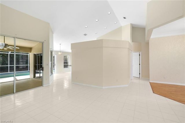 2053 Crown Pointe BLVD, Naples, FL 34112