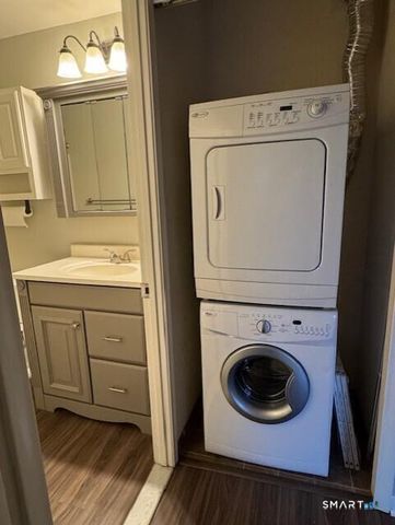 512 Twin Circle Drive 512, South Windsor, CT 06074