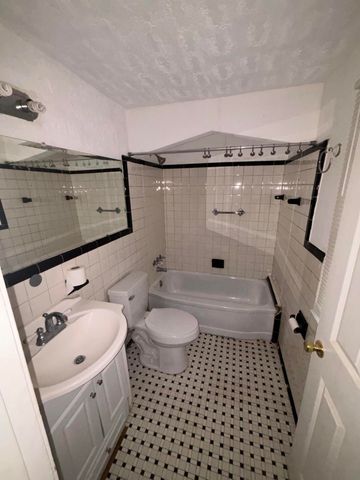 18089 Schaefer Highway, Detroit, MI 48235