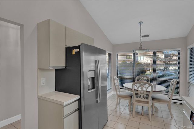 248 Pond View Lane, Smithtown, NY 11787