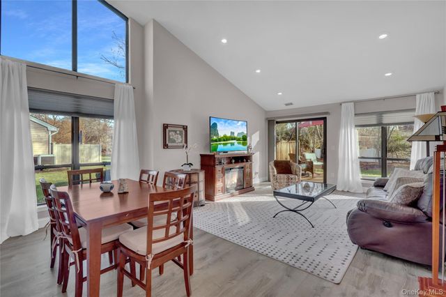 248 Pond View Lane, Smithtown, NY 11787