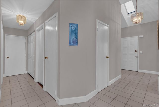 248 Pond View Lane, Smithtown, NY 11787