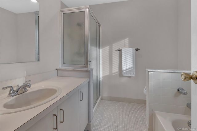 248 Pond View Lane, Smithtown, NY 11787