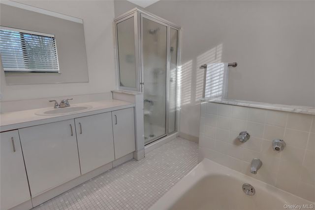 248 Pond View Lane, Smithtown, NY 11787