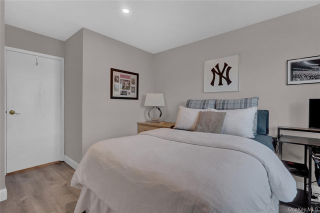 248 Pond View Lane, Smithtown, NY 11787