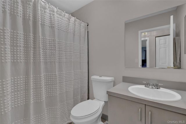 248 Pond View Lane, Smithtown, NY 11787