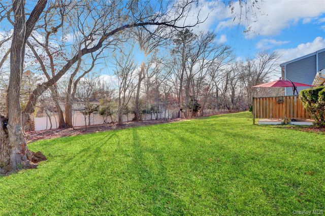 248 Pond View Lane, Smithtown, NY 11787