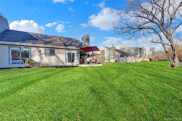 248 Pond View Lane, Smithtown, NY 11787