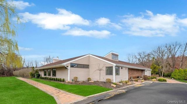 248 Pond View Lane, Smithtown, NY 11787