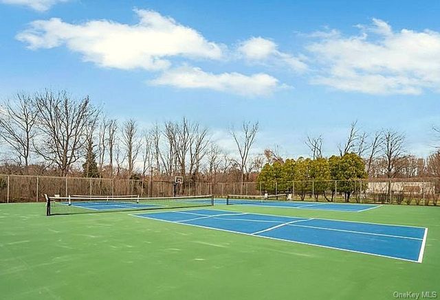 248 Pond View Lane, Smithtown, NY 11787