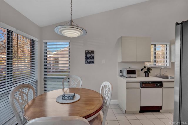 248 Pond View Lane, Smithtown, NY 11787