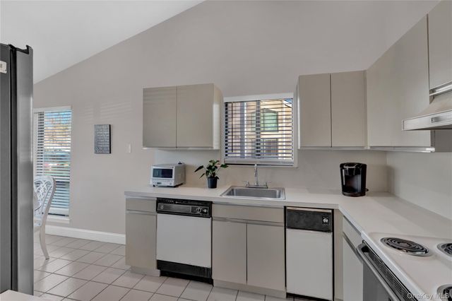 248 Pond View Lane, Smithtown, NY 11787