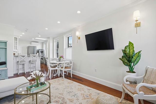 76 W Cedar St 5F, Boston, MA 02114