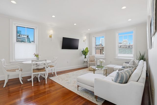 76 W Cedar St 5F, Boston, MA 02114