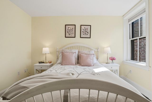 76 W Cedar St 5F, Boston, MA 02114
