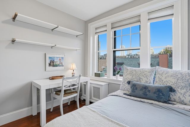 76 W Cedar St 5F, Boston, MA 02114