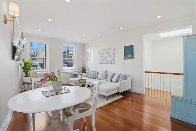 76 W Cedar St 5F, Boston, MA 02114