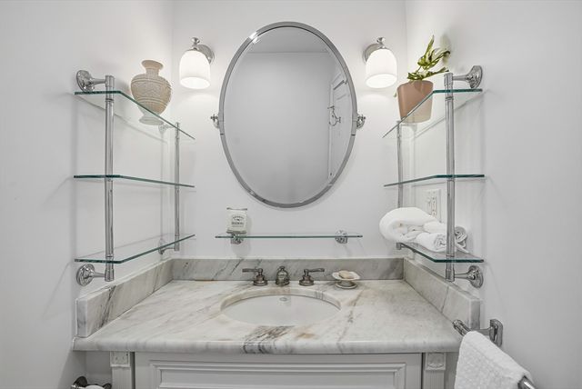 76 W Cedar St 5F, Boston, MA 02114