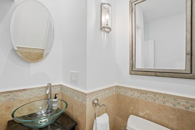 76 W Cedar St 5F, Boston, MA 02114