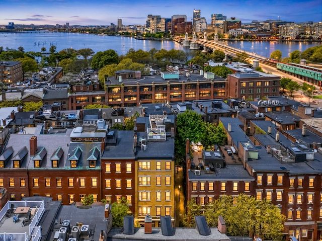 76 W Cedar St 5F, Boston, MA 02114