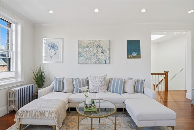 76 W Cedar St 5F, Boston, MA 02114