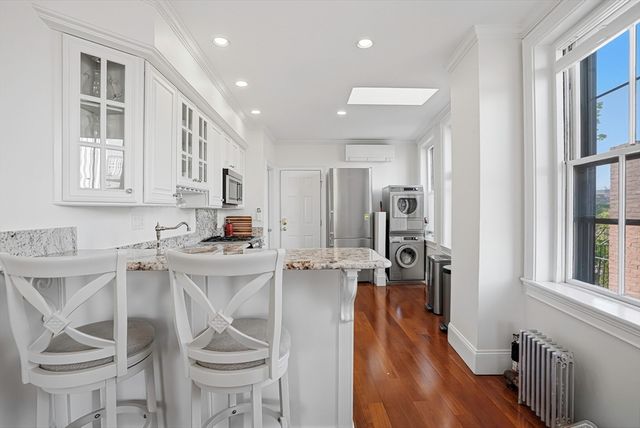 76 W Cedar St 5F, Boston, MA 02114