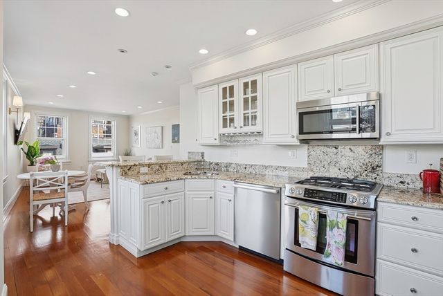 76 W Cedar St 5F, Boston, MA 02114