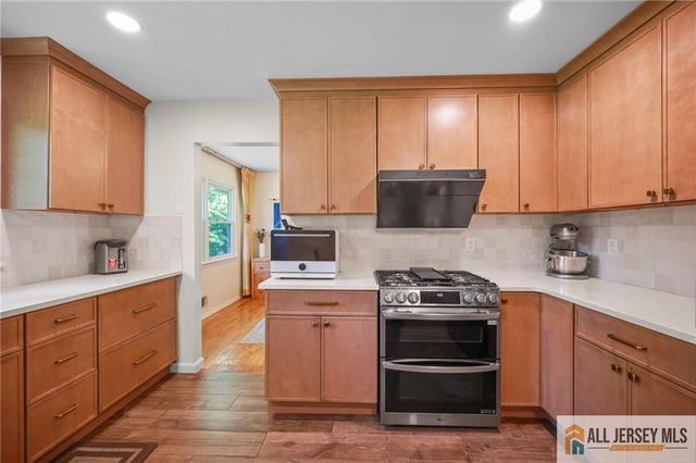 15 Kings Road, East Brunswick, NJ 08816