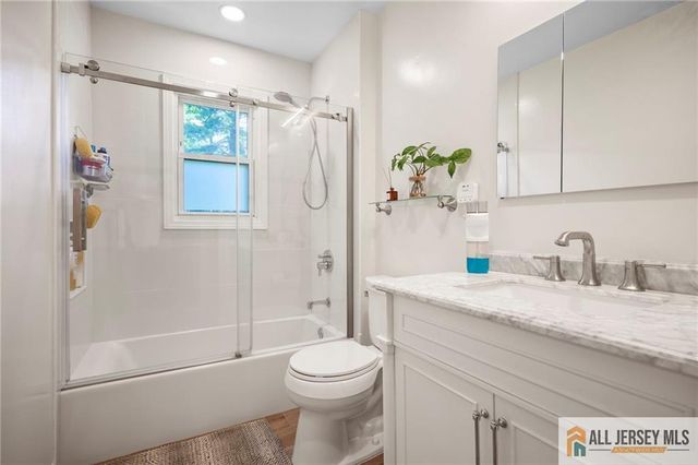 15 Kings Road, East Brunswick, NJ 08816