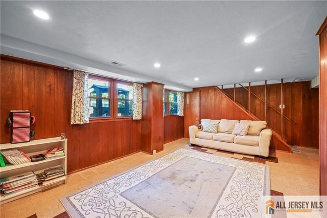 15 Kings Road, East Brunswick, NJ 08816