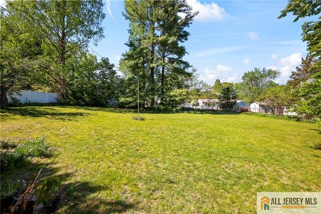 15 Kings Road, East Brunswick, NJ 08816