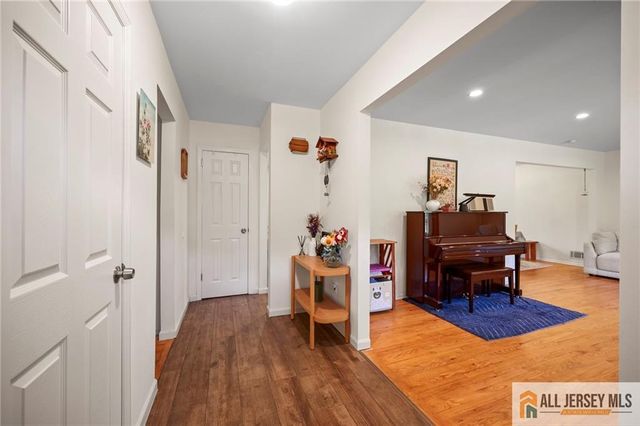 15 Kings Road, East Brunswick, NJ 08816