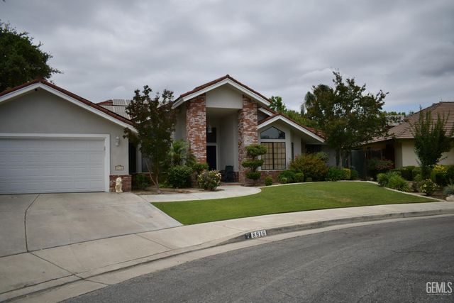 8916 Landover Lane, Bakersfield, CA 93311