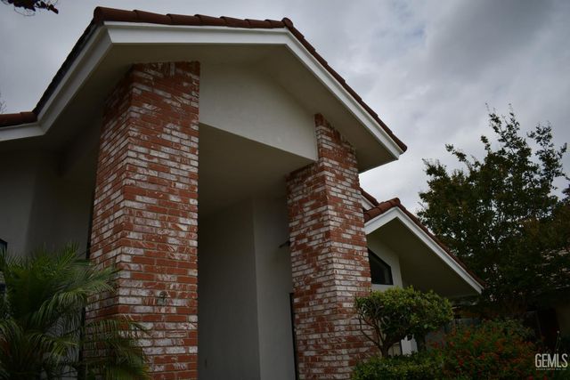 8916 Landover Lane, Bakersfield, CA 93311