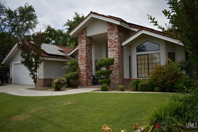 8916 Landover Lane, Bakersfield, CA 93311