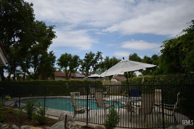 8916 Landover Lane, Bakersfield, CA 93311