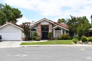 8916 Landover Lane, Bakersfield, CA 93311